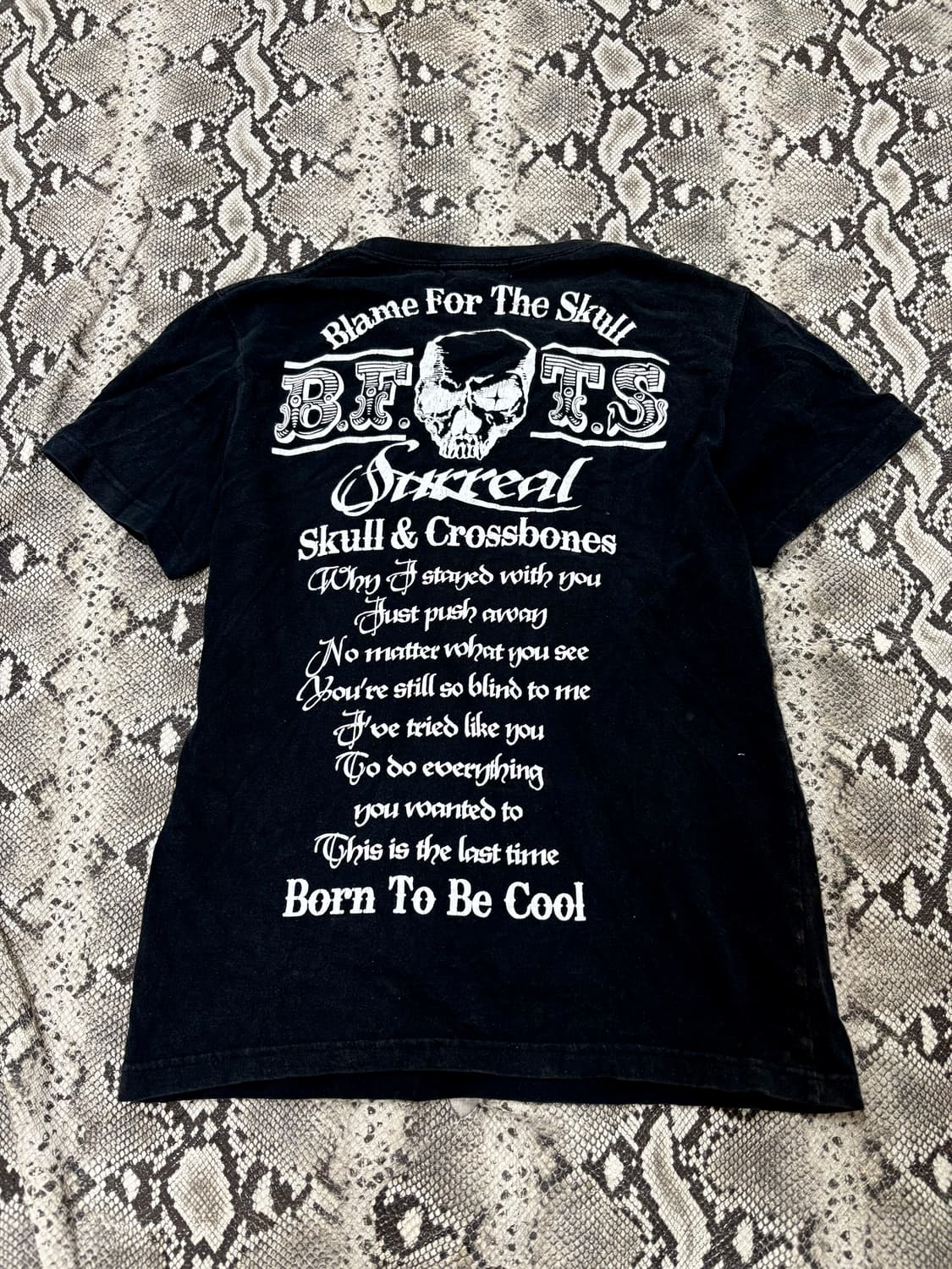 “Vintage” Back Skull Print Tee 상품이미지1
