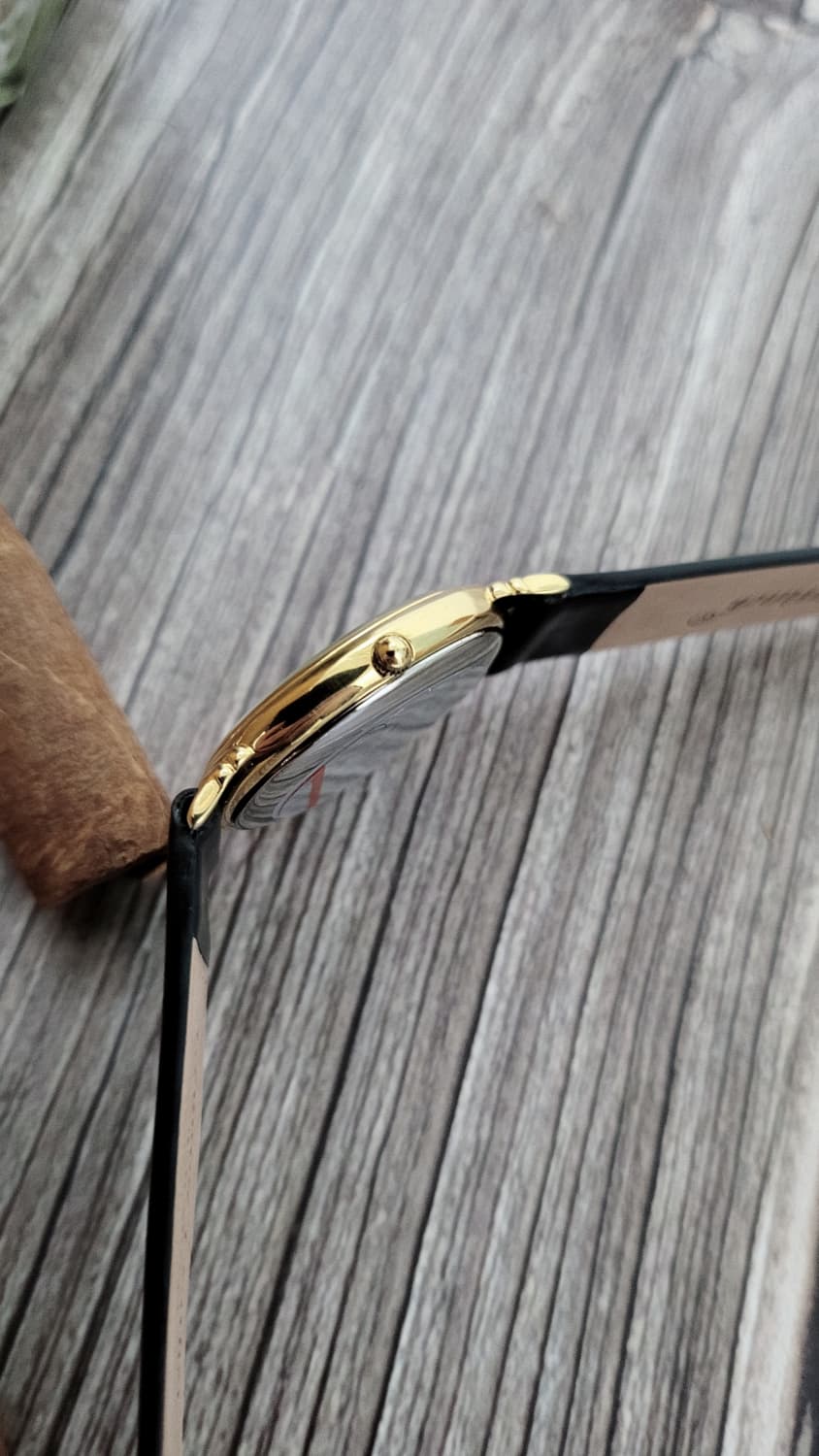 정품 셀린느 스몰 세컨즈 골드 남여공용 쿼츠시계 상품이미지9