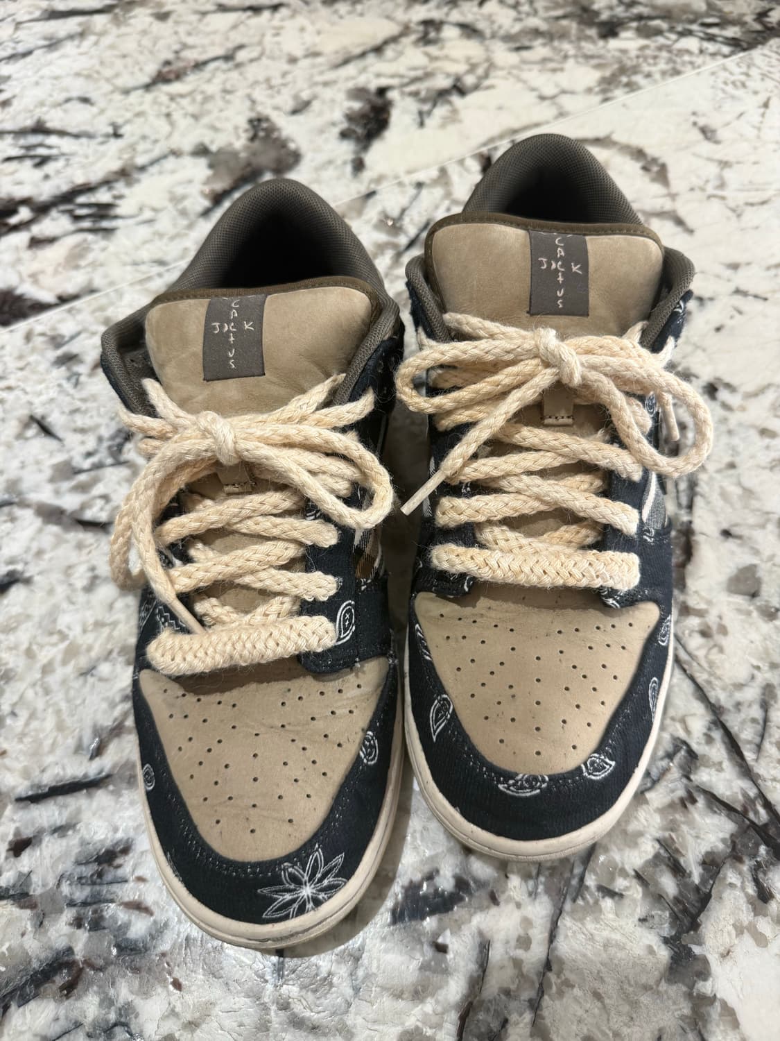 나이키 x 트래비스 스캇 SB 덩크 로우 상품이미지1