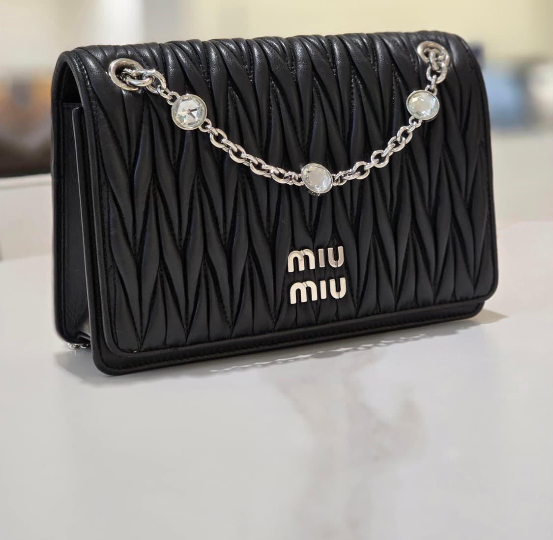 미우미우 마테라쎄 숄더백 상품이미지1