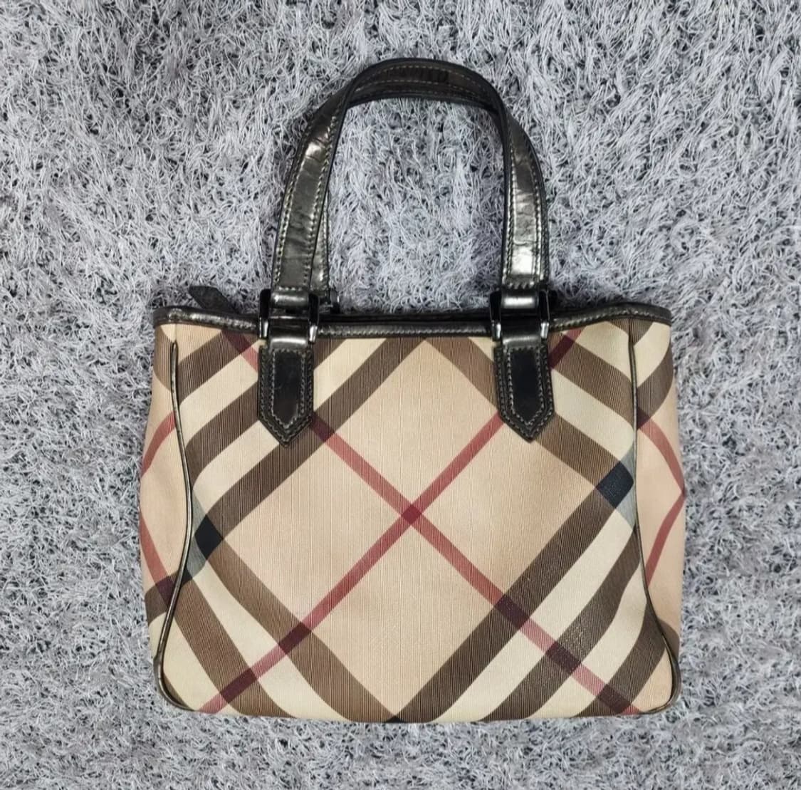 버버리 체크 토트백 상품이미지2