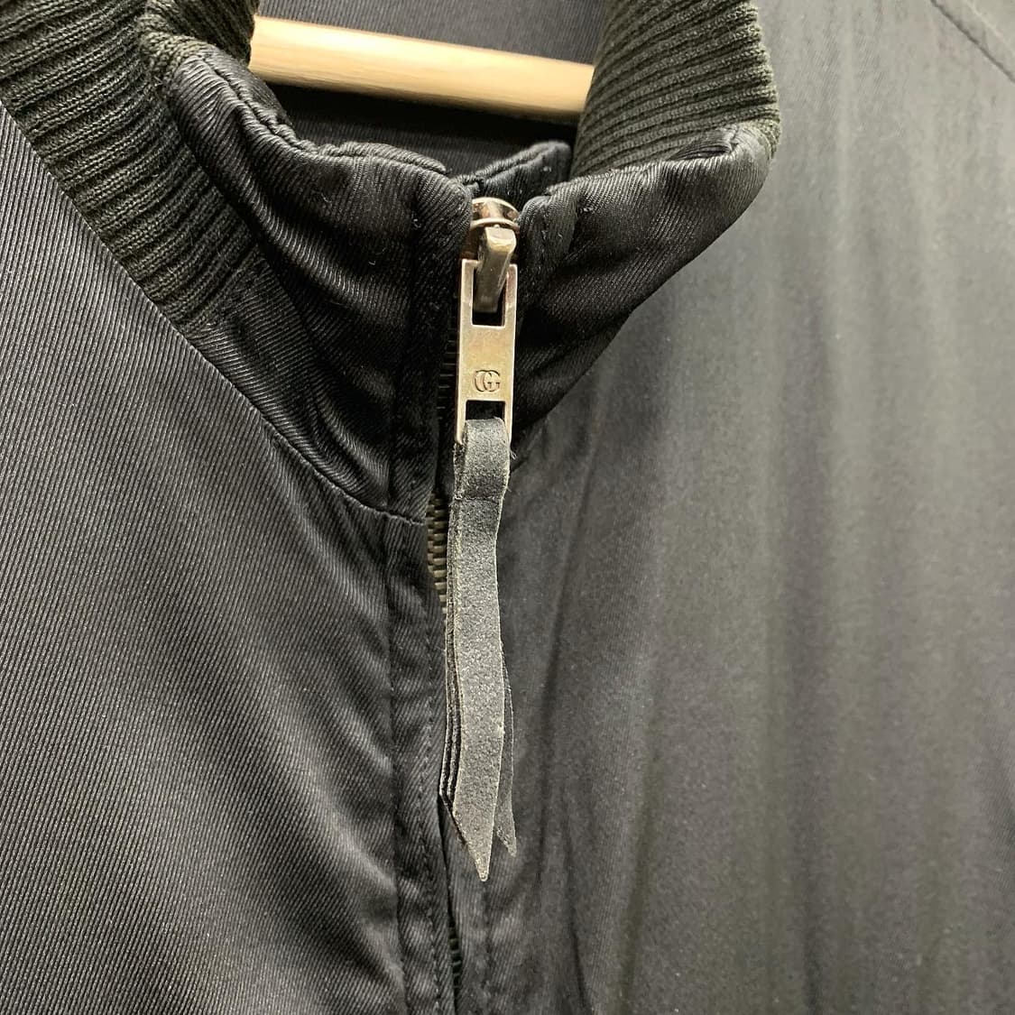 구찌 블랙 세타실크 포켓 봄버자켓  상품이미지5