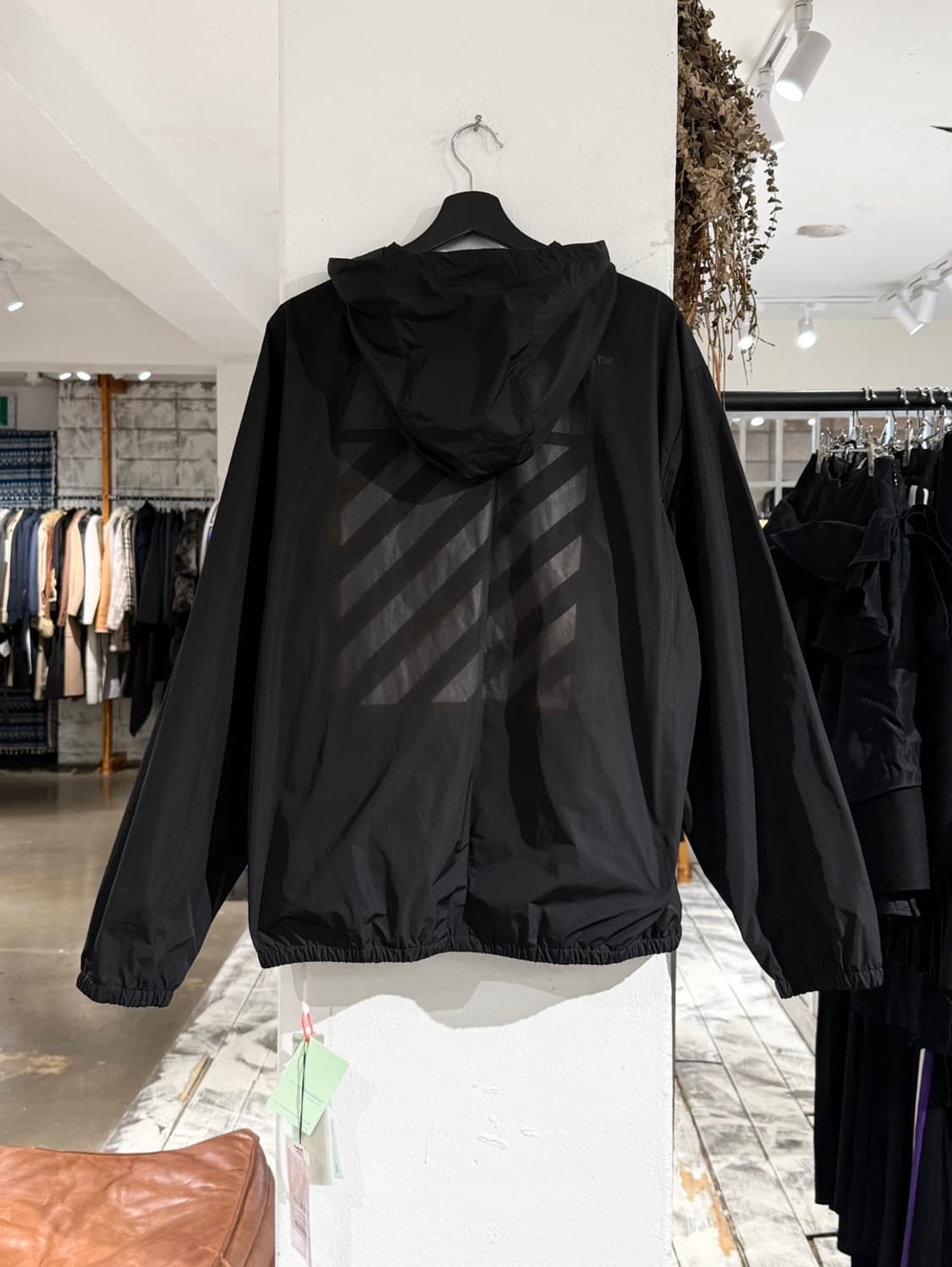 오프화이트 22fw 블랙 디아그 탭 윈드 브레이커 상품이미지4