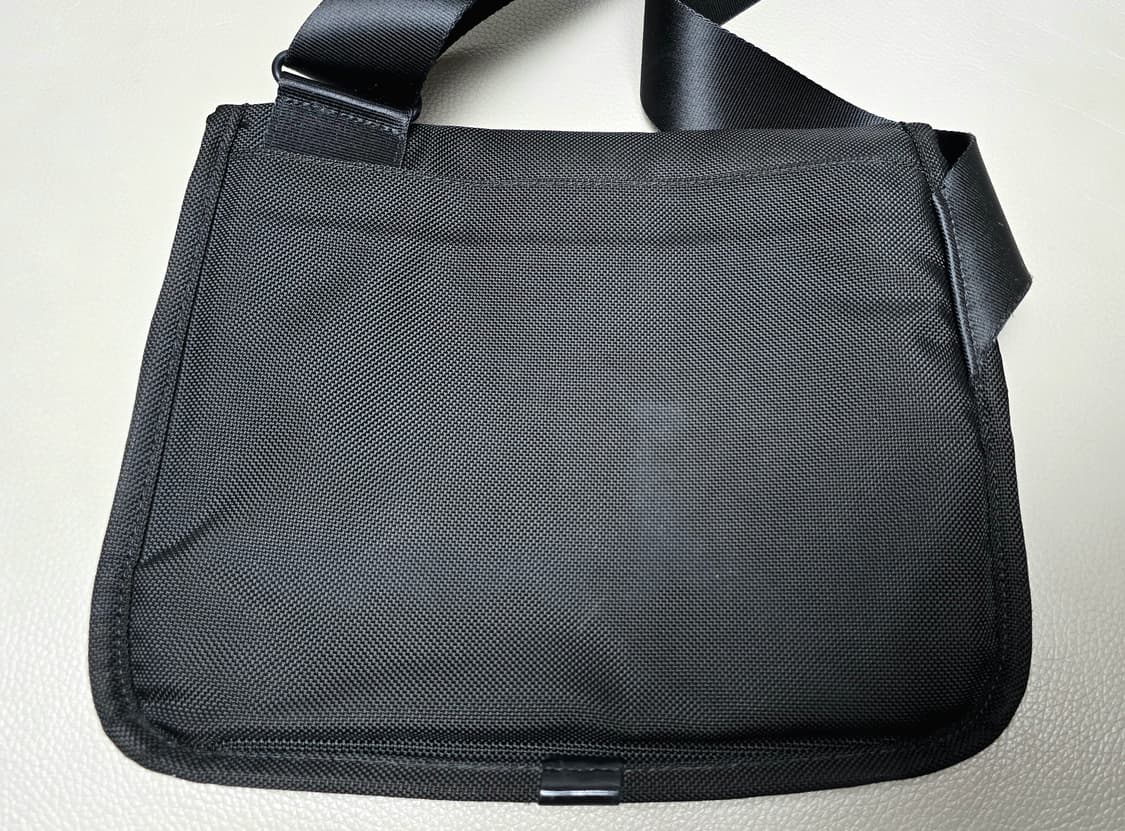 투미 크로스백 블랙 상품이미지3