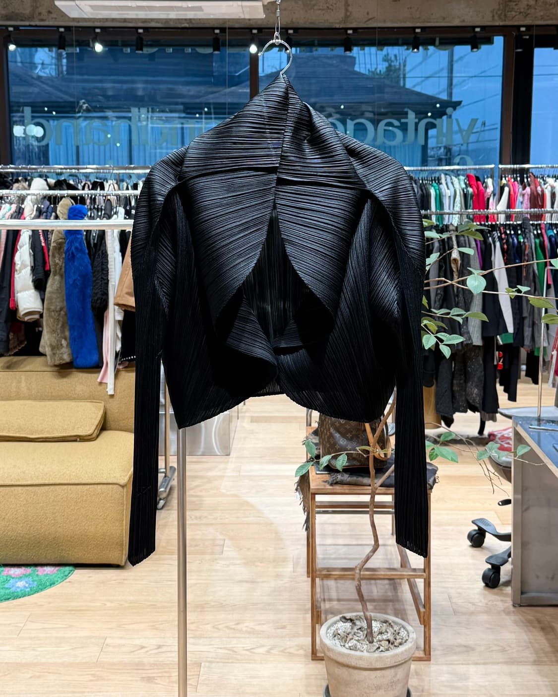 플리츠플리즈 블랙 링컬 크롭 자켓 상품이미지1