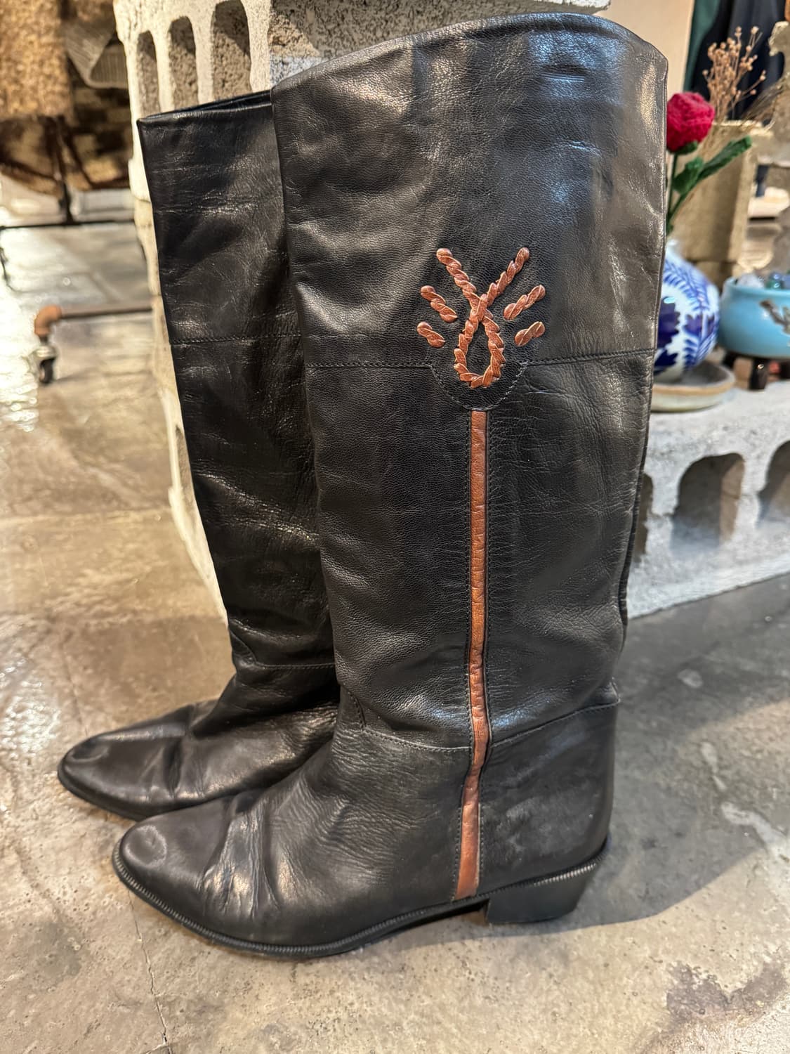 Oswald black embroidered symbol boots 상품이미지2