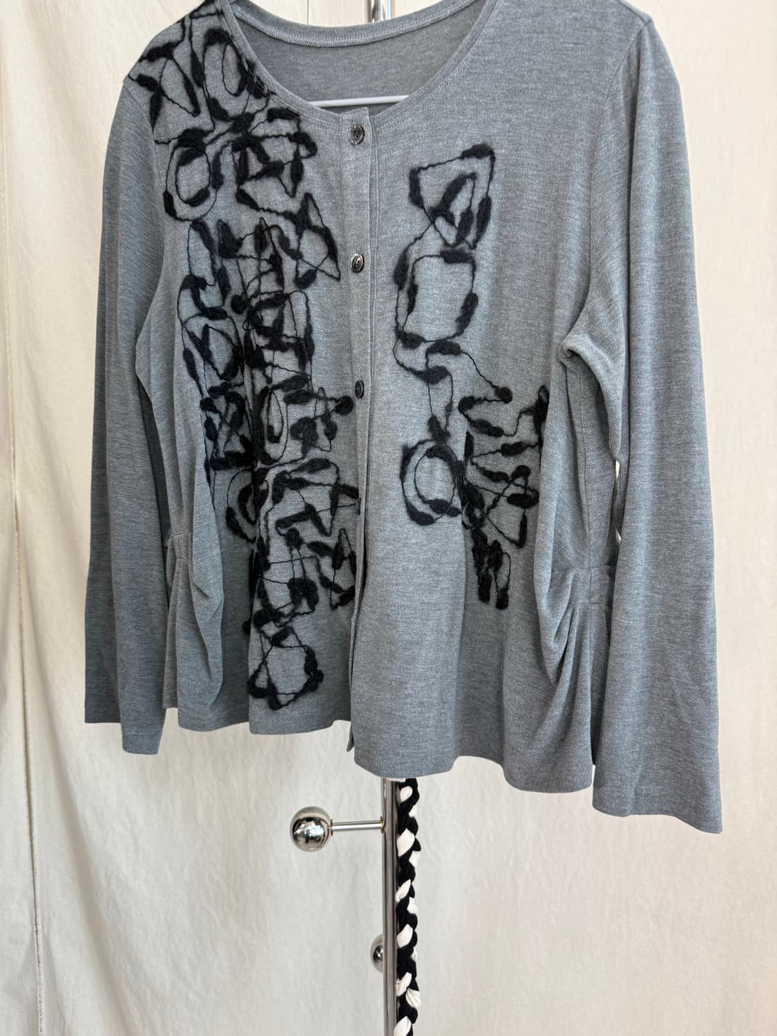 T.b 자수 그래픽 가디건 상품이미지4