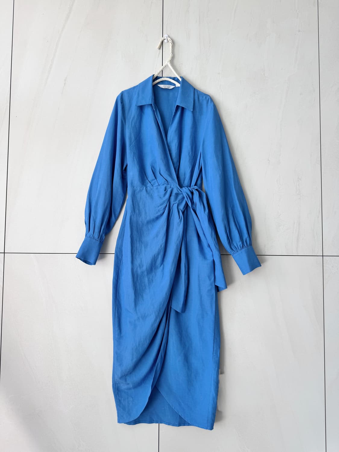 새상품 컨디션 & Other Stories 블루 랩 원피스 EUR 36( 상품이미지1