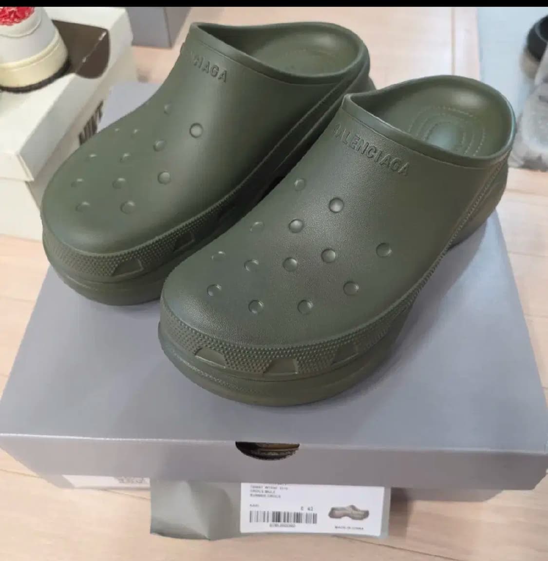 발렌시아가 크록스 플랫폼 클로그 샌들- 카키 43 사이즈 상품이미지1