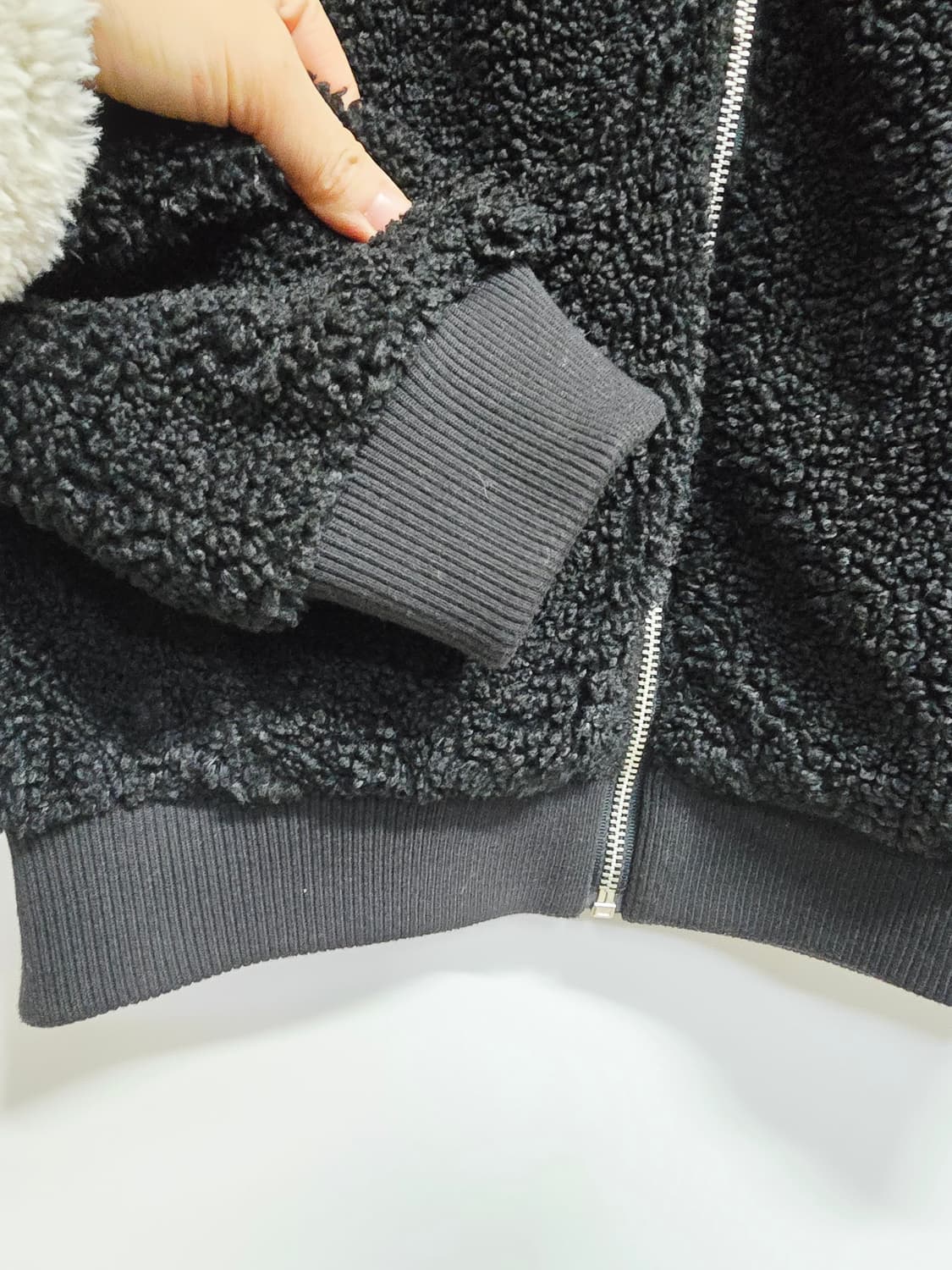 게스 블랙 뽀글이 플리스 집업 상품이미지4