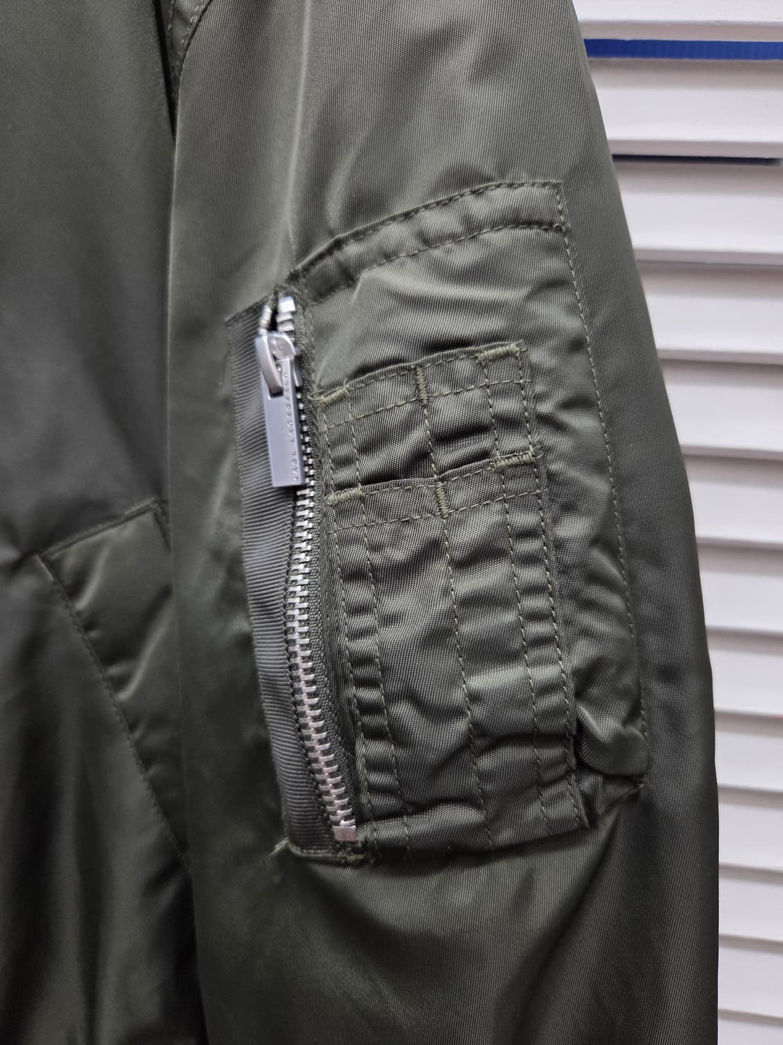 칼라거펠트 MA-1 항공 점퍼 상품이미지3