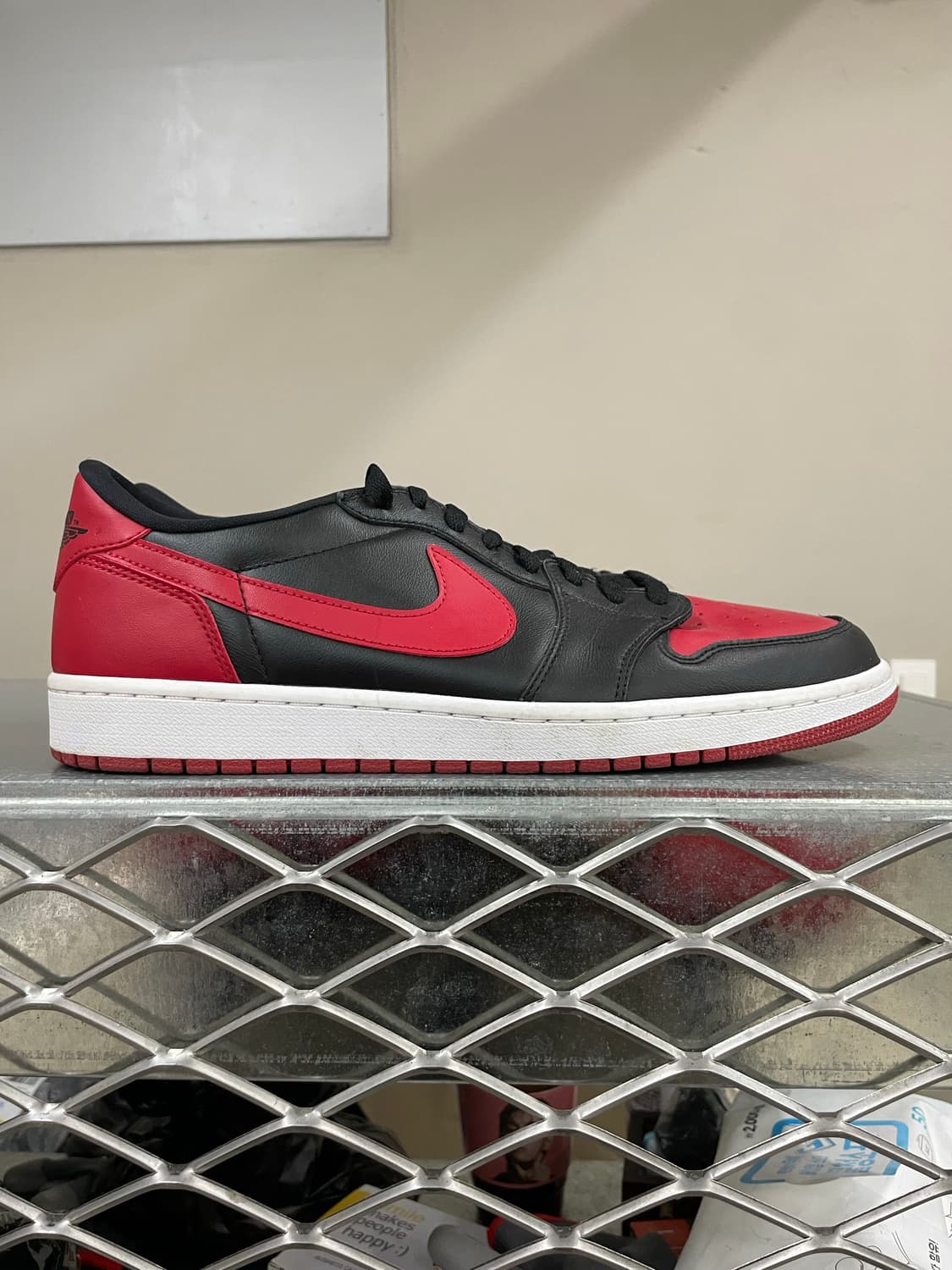 나이키 조던 1 로우 블랙 바시티 레드 300 (gr-4166) 상품이미지3