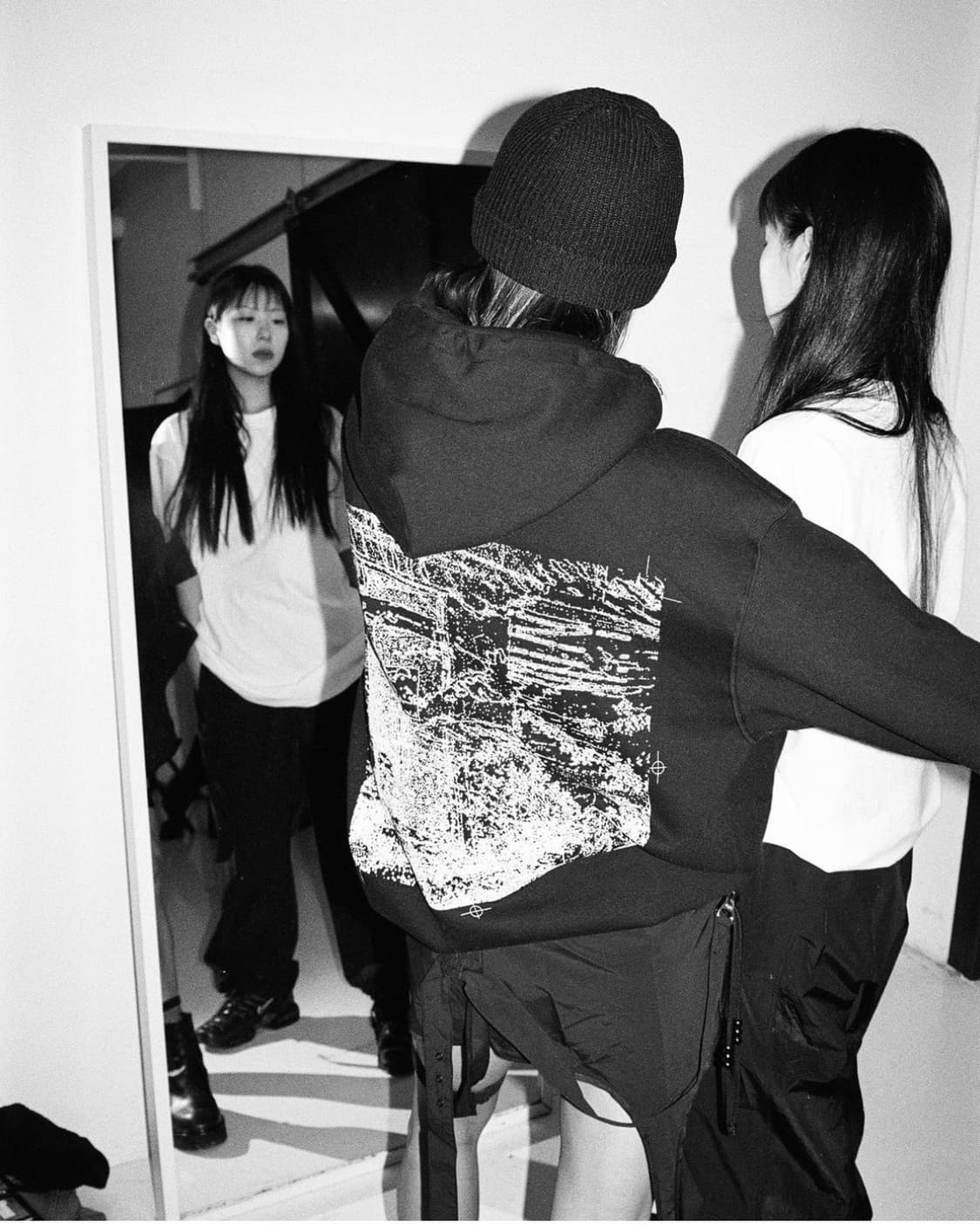 Hyein seo 우원재 블랙아웃 후디 3 상품이미지1