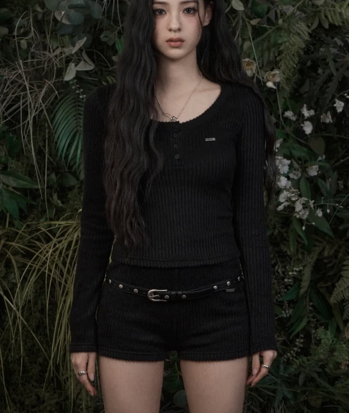 카키포인트 Ribbed Button T-shirt (black) 상품이미지1