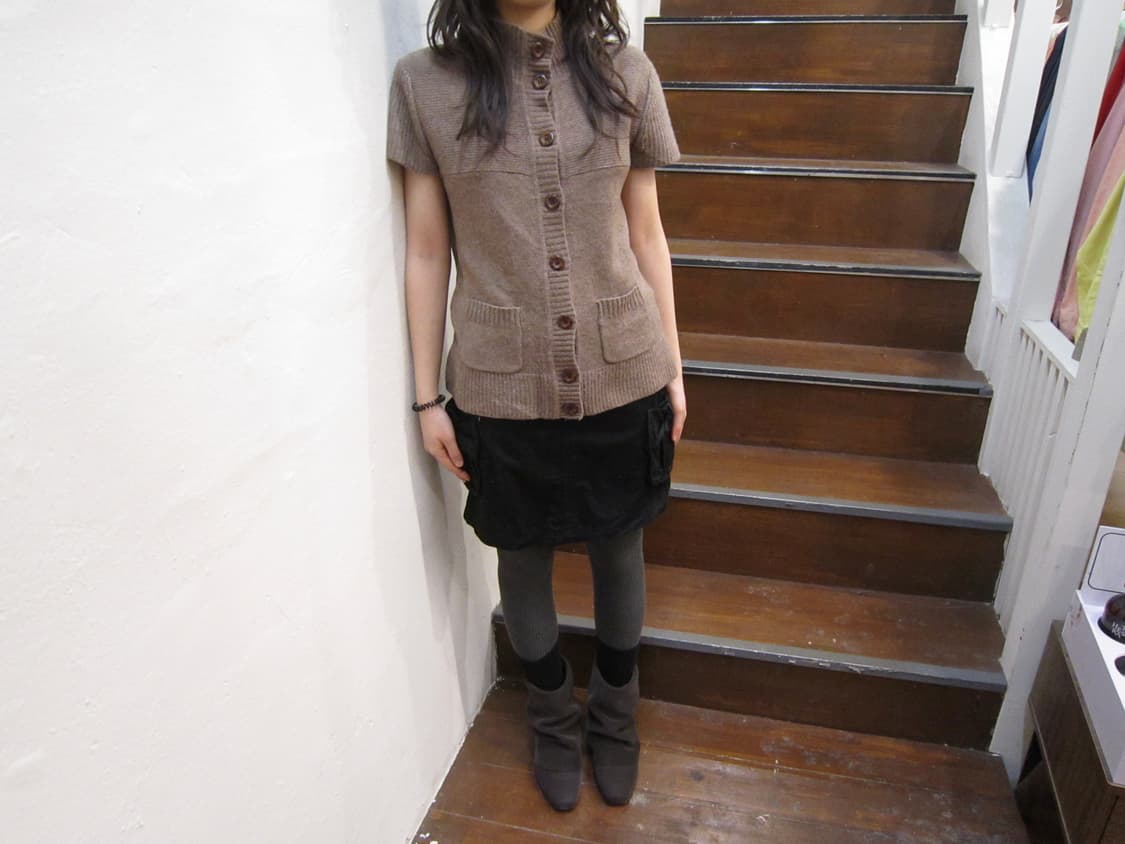 빈티지 반팔 하이넥 니트 버튼업 디테일 슬림핏 베이지 상품이미지1