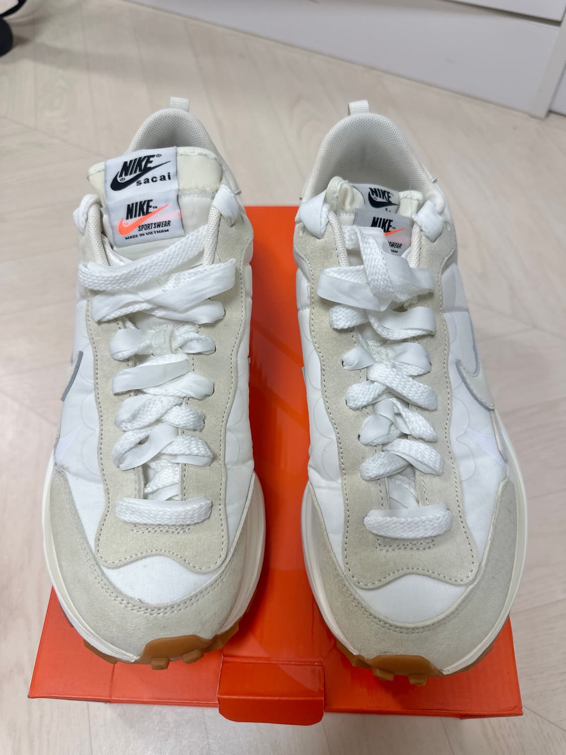 나이키 x 사카이 베이퍼와플 화이트 앤 검-270 상품이미지2