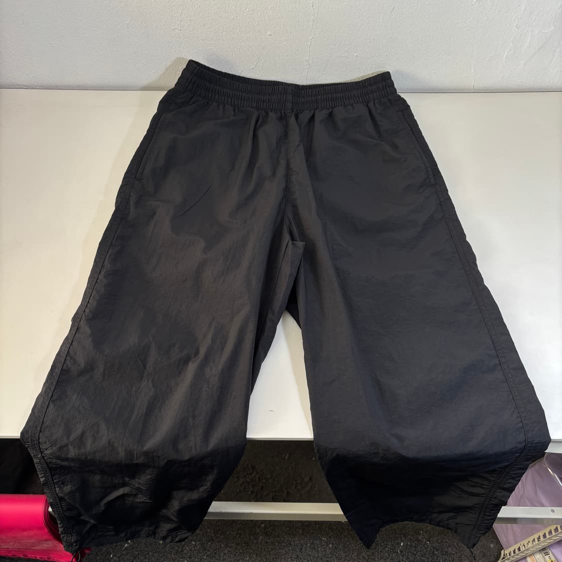 M 30 무탠다드 블랙 레귤러핏 밑단스트링 밴딩 나일론팬츠 상품이미지2