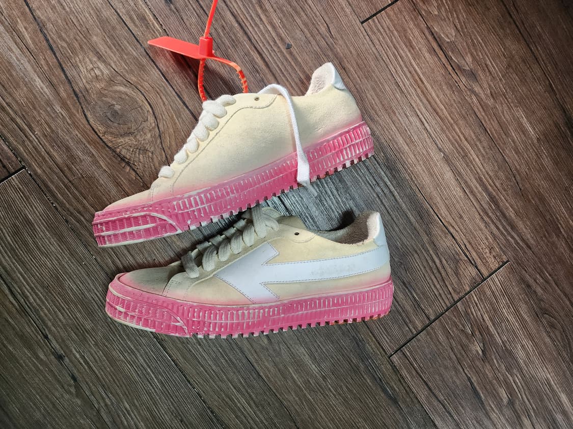 오프화이트 스웨이드 스니커즈 아이보리/핑크 상품이미지3