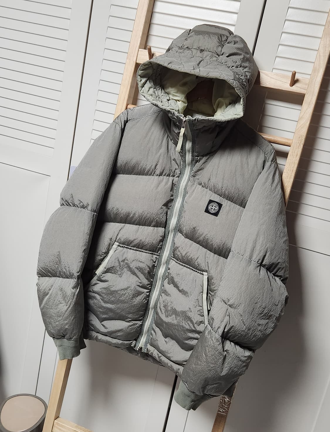 스톤아일랜드 나일론 메탈 그레이 패딩 자켓 상품이미지2