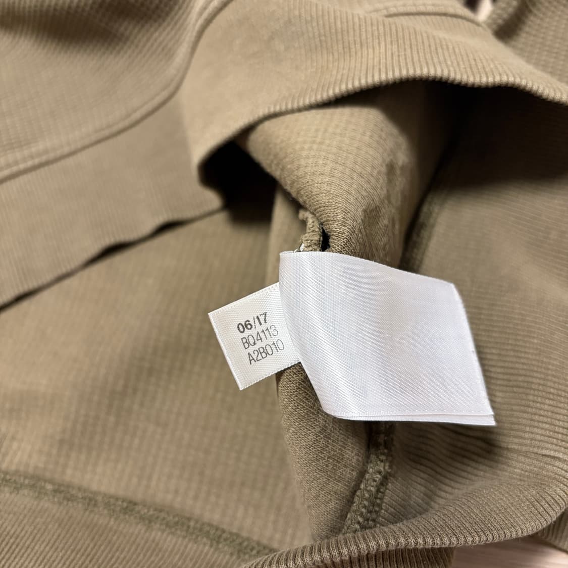 아디다스 X 화이트 마운티니어링 17F/W 카키 브라운 와플 맨투맨 상품이미지4