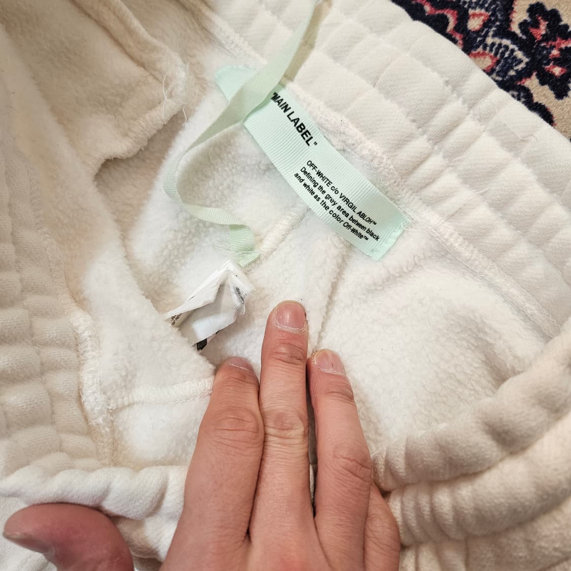 오프화이트 18AW 시그니쳐 프린팅 기모 팬츠 L size 상품이미지6