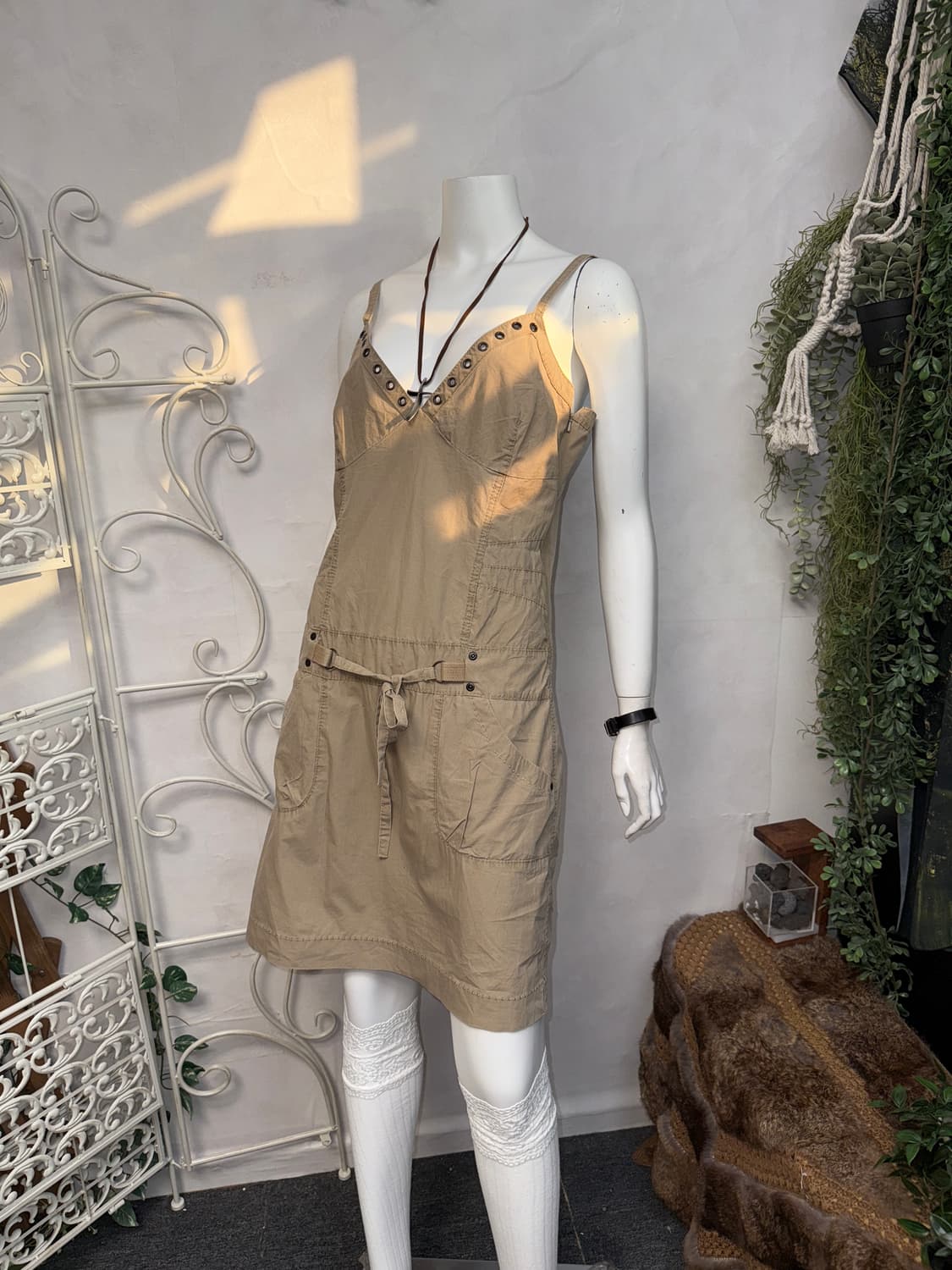 Beige eyelet punching wrinkle strap ops 상품이미지4