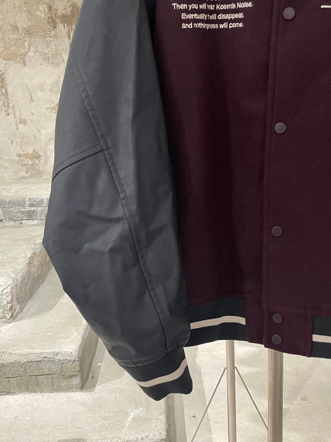 GU x 언더커버 버건디 코스믹 노이즈 바시티 자켓 상품이미지5