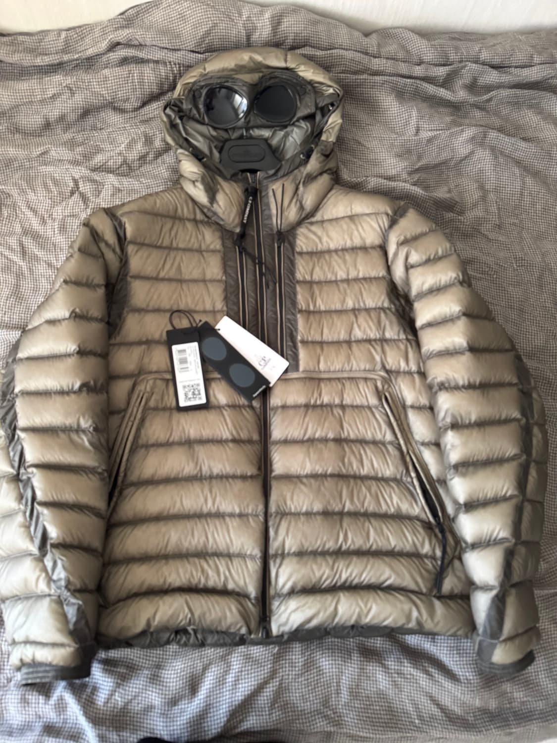 Cp컴퍼니 dd쉘 고글 경량패딩 펀가이 그레이 L 상품이미지1