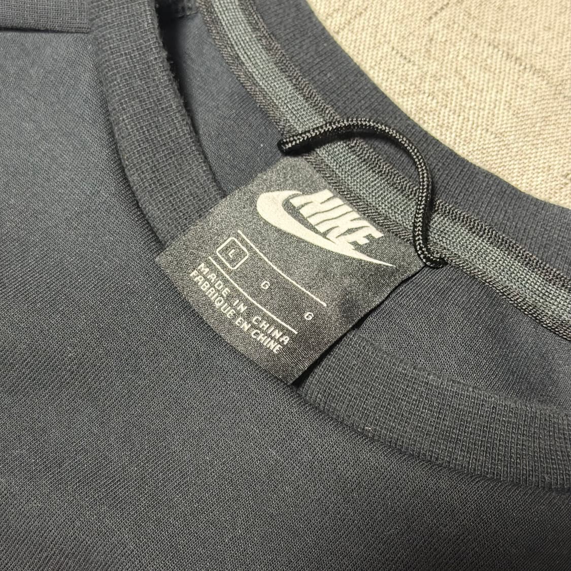 나이키 L 테크 플리스 크루 스웨트 맨투맨 블랙 상품이미지4