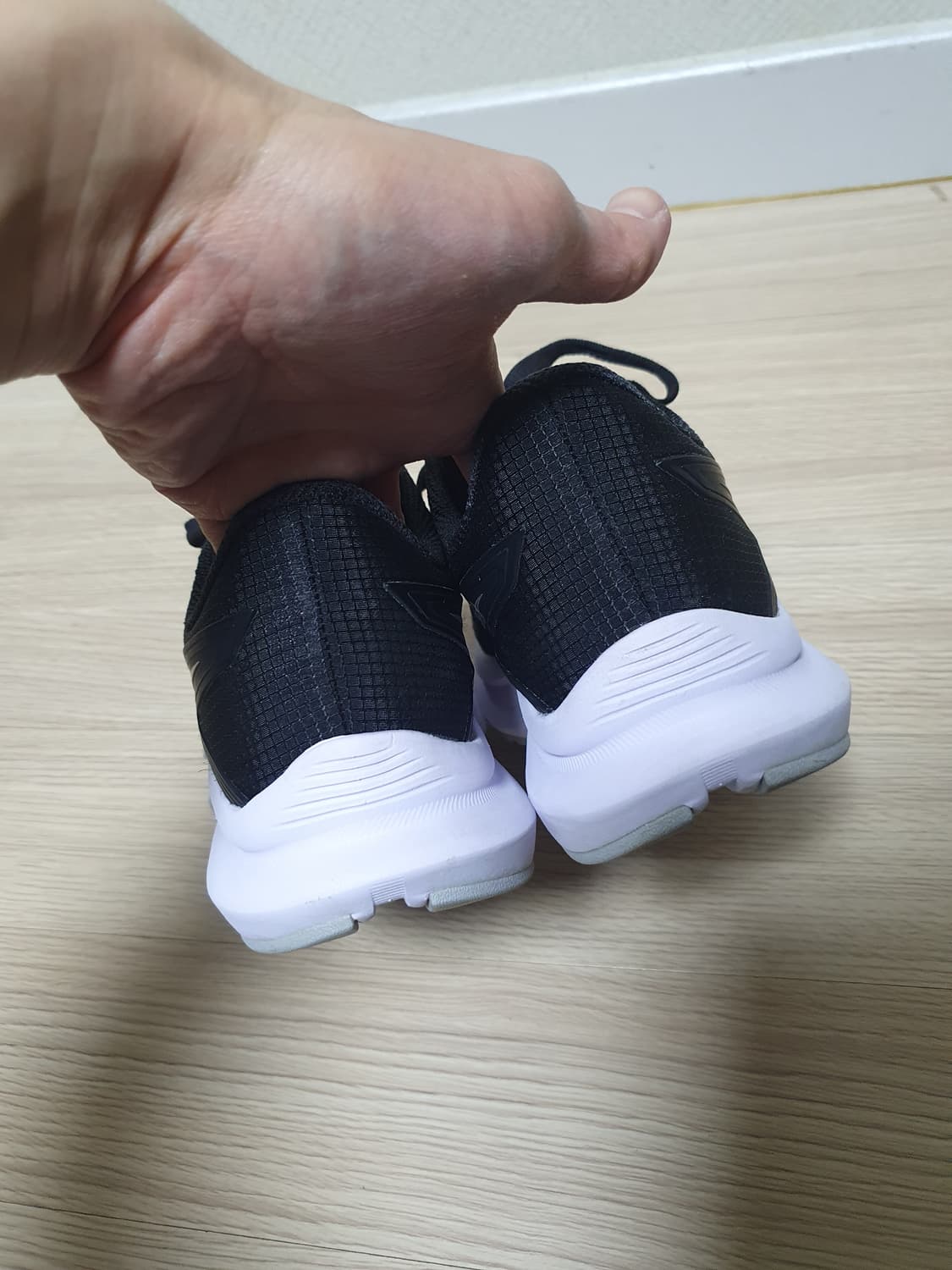 써코니 액손 러닝화 240 상품이미지6