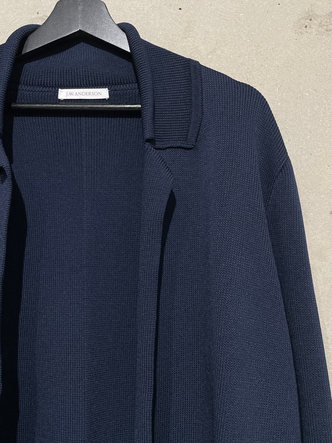 j.w.앤더슨 네이비 논 버튼 니트 가디건 상품이미지3