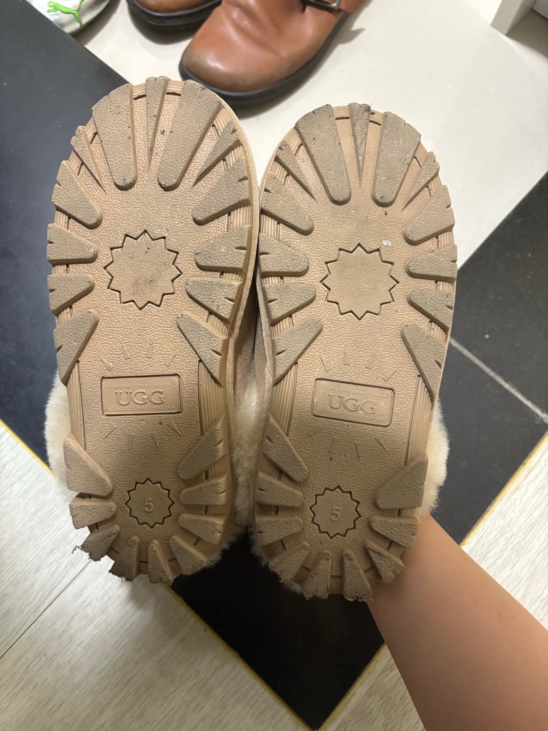 어그 220 상품이미지2