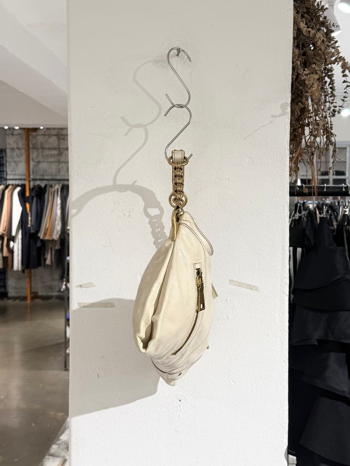 프라다 아이보리 비텔로 레더 이스트웨스트 체인백 상품이미지4