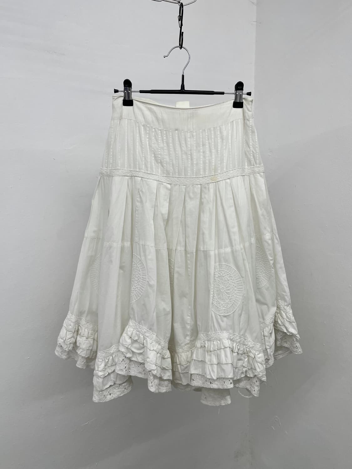 화이트 러플 자수 캉캉 스커트 상품이미지1