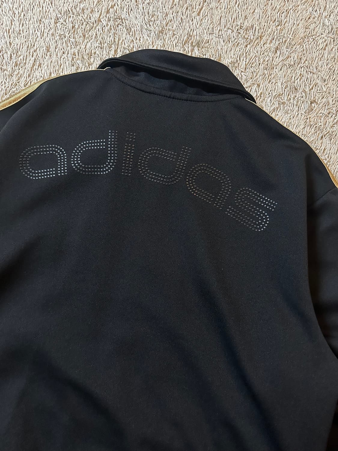 아디다스 ADIDAS 삼각로고 검골 큐빅 트랙탑 져지 블랙 골드 상품이미지4