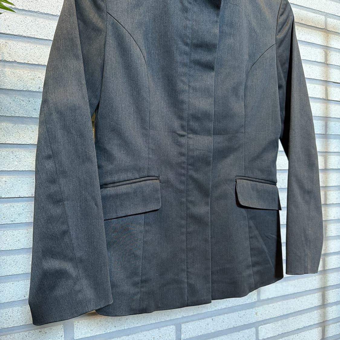 오조크 스탠카라 미니멀 자켓 커브드 절개 디테일 슬림핏 차콜 상품이미지5