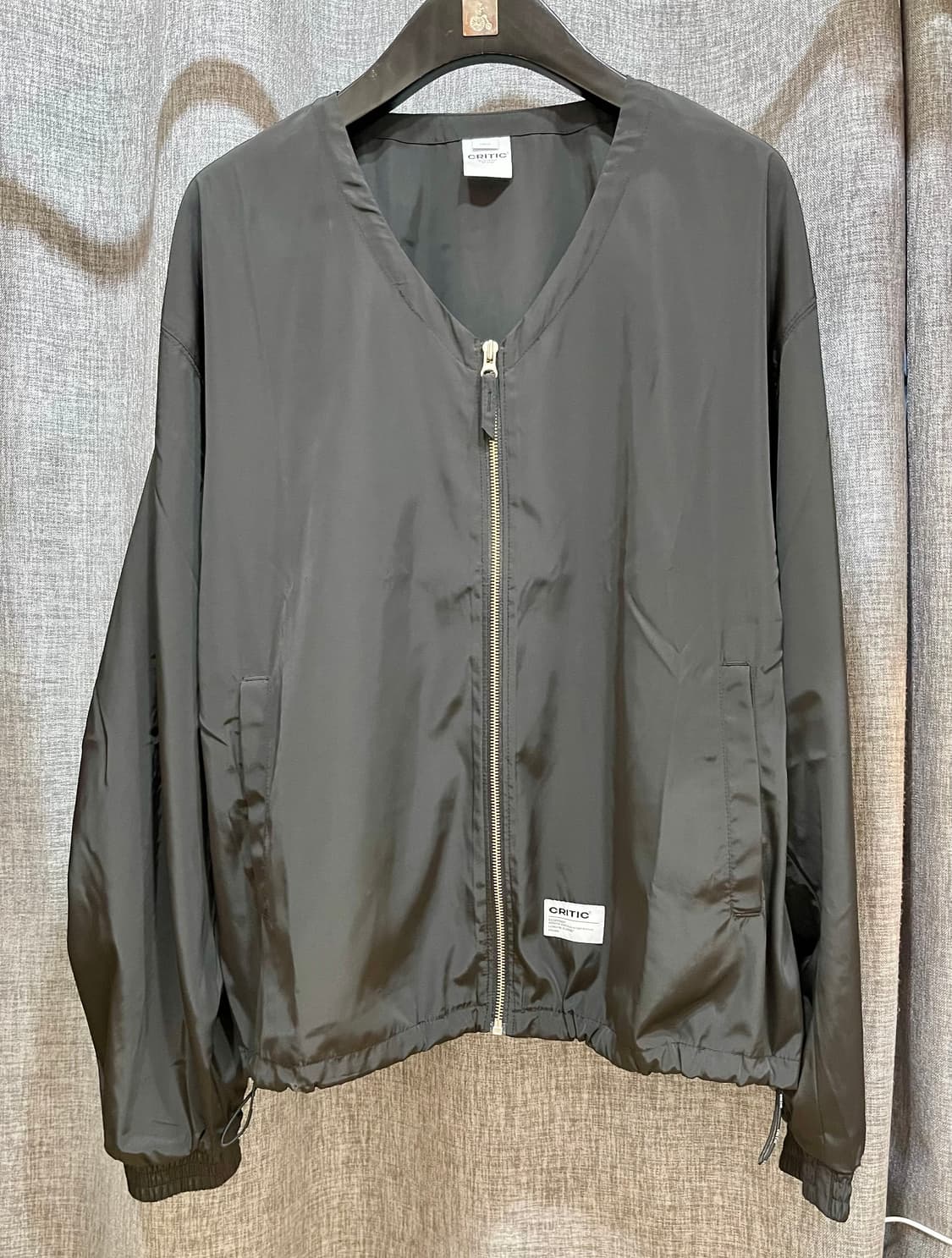 Critic 크리틱 셔링 브이넥 나일론 자켓 블랙 L/ 미착용 새상품 상품이미지1