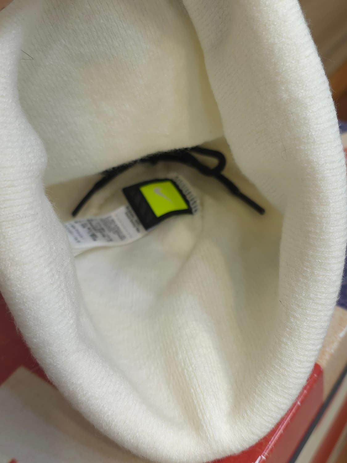 나이키 화이트 방울비니 상품이미지4