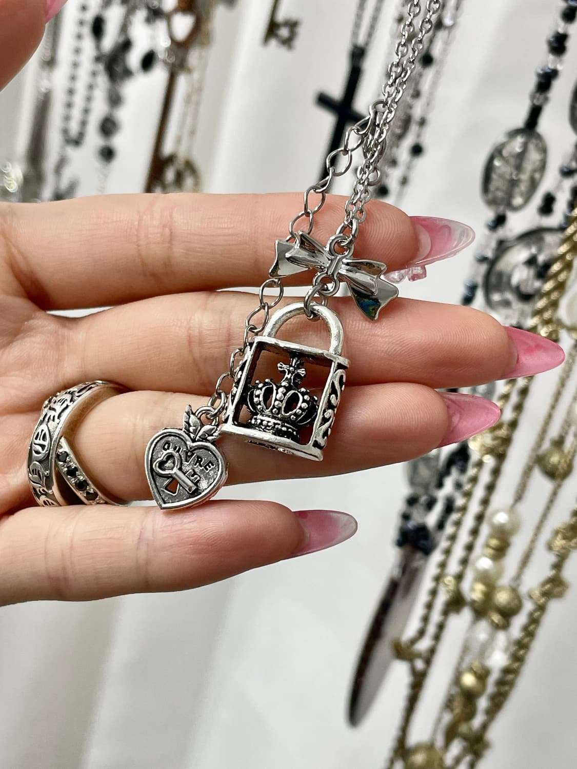 하트 락 펜던트 리본 네크리스 상품이미지1