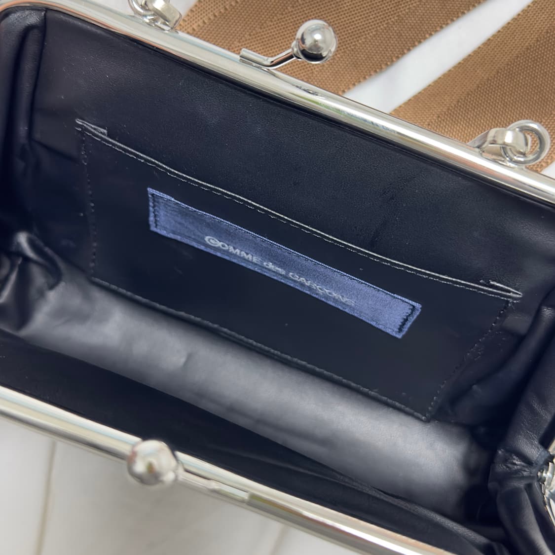 꼼데가르송 아오야마 가마구치 레더 플립백 상품이미지5