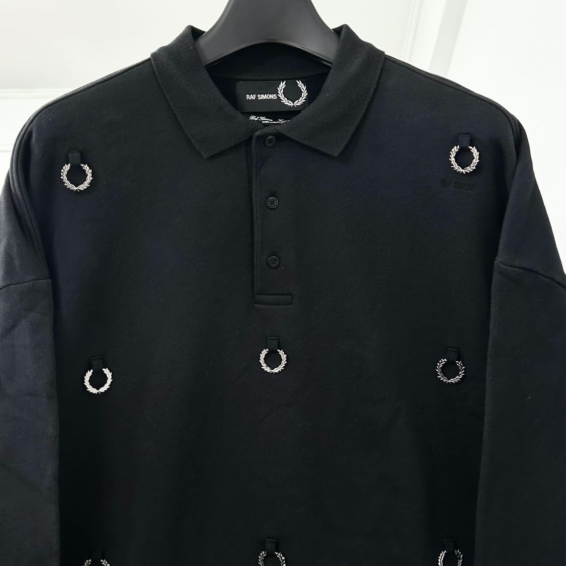 라프시몬스 X 프레드페리 19AW 월계수링 카라넥 스웻 셔츠 상품이미지7