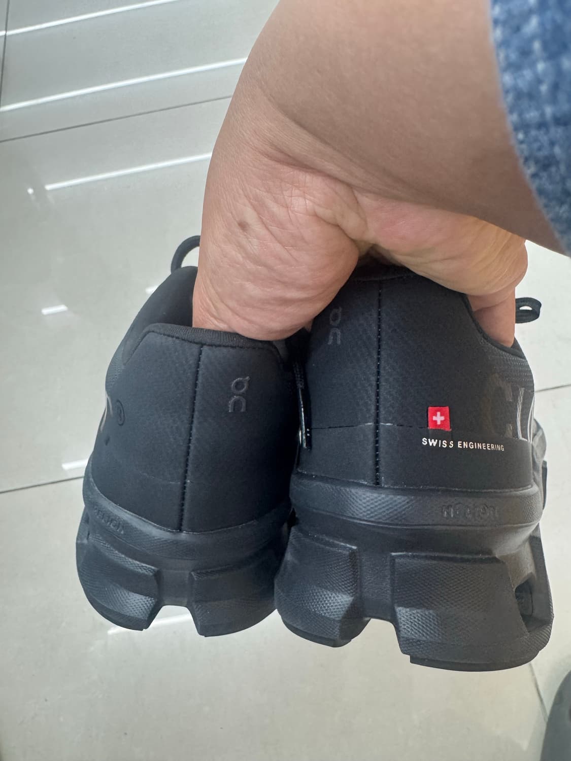 온러닝 클라우드 몬스터 블랙 270 상품이미지7
