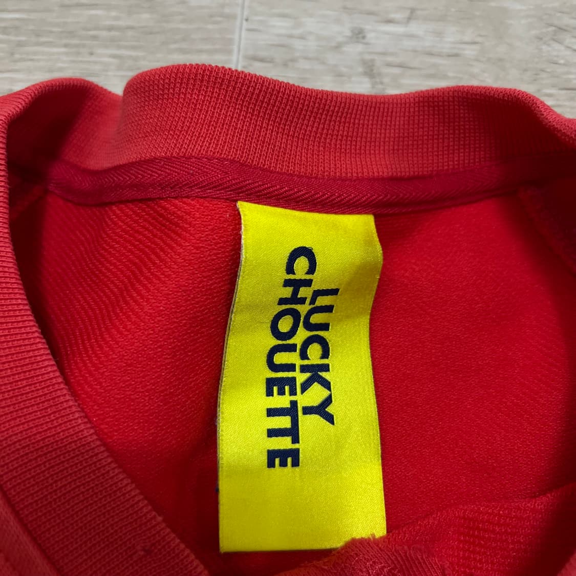 럭키슈에뜨 여성 오버핏 로고 피린팅 맨투맨 티셔츠 [피치 레드] M/95 상품이미지4