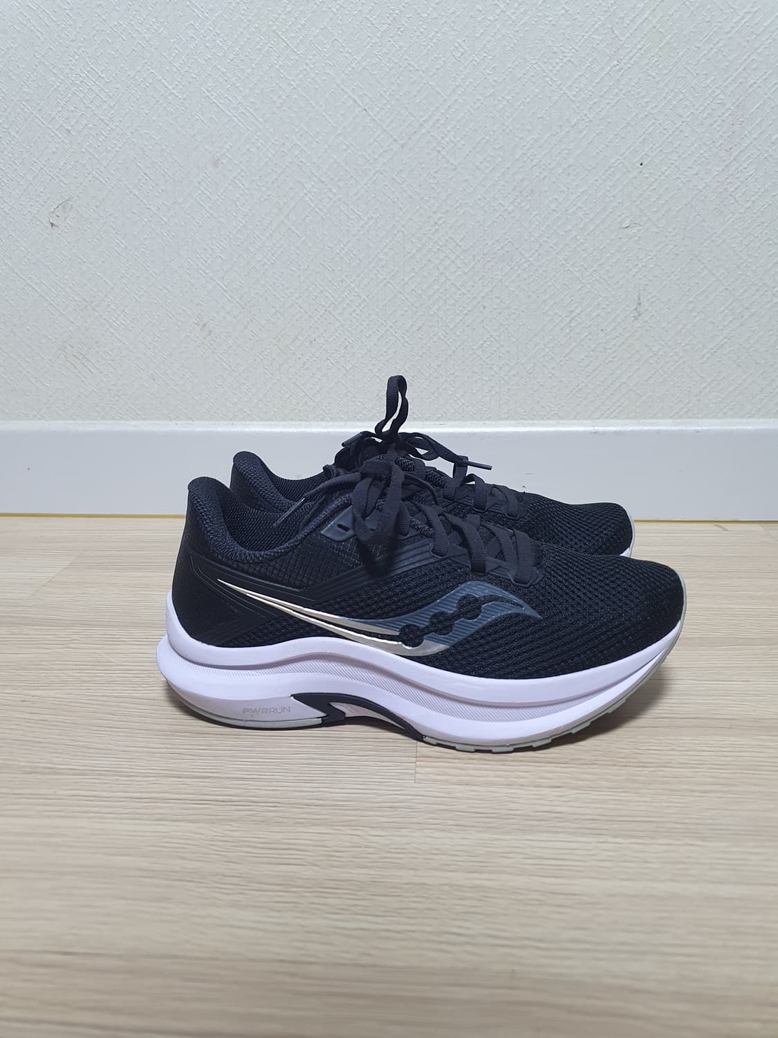 써코니 액손 러닝화 240 상품이미지1