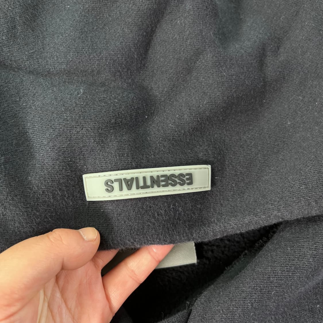 105 피오갓 에센셜 후드티 상품이미지4