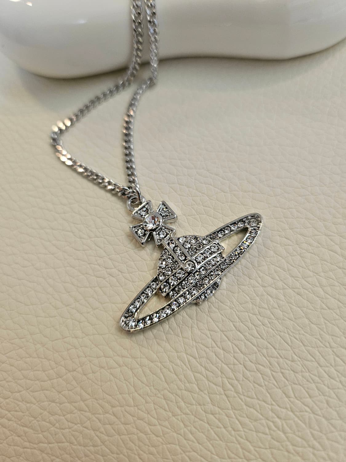 비비안웨스트우드 업사이클링 큐빅  목걸이 상품이미지1