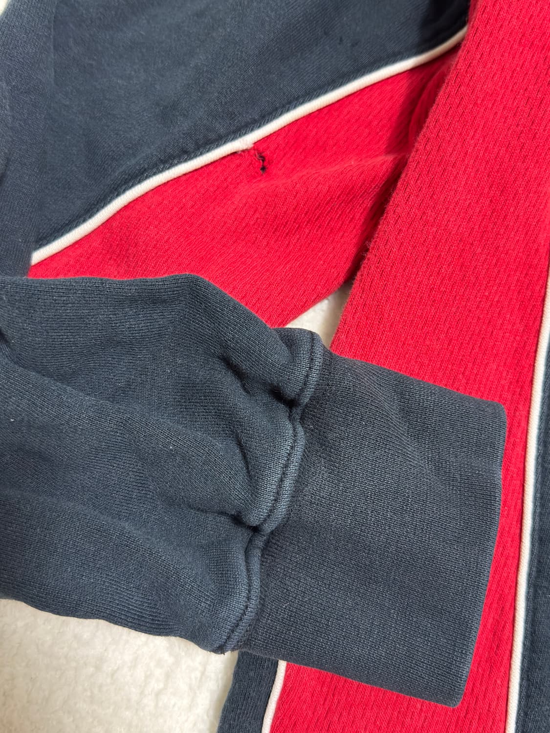 푸마 블랙/레드 스웨트셔츠 상품이미지6