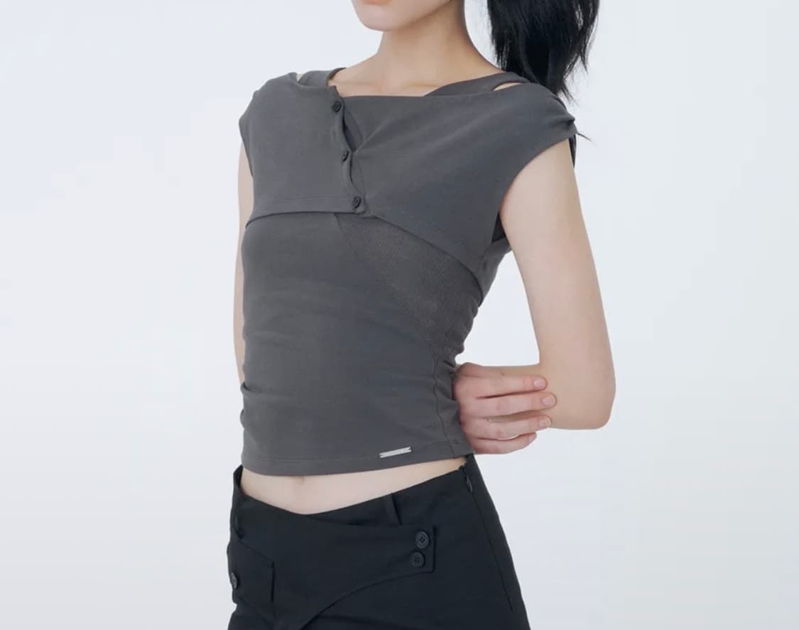 무신사 미세키서울 마이크로 가디건 레이어드 탑 챠콜 / 크림에이블리빈티지 상품이미지1