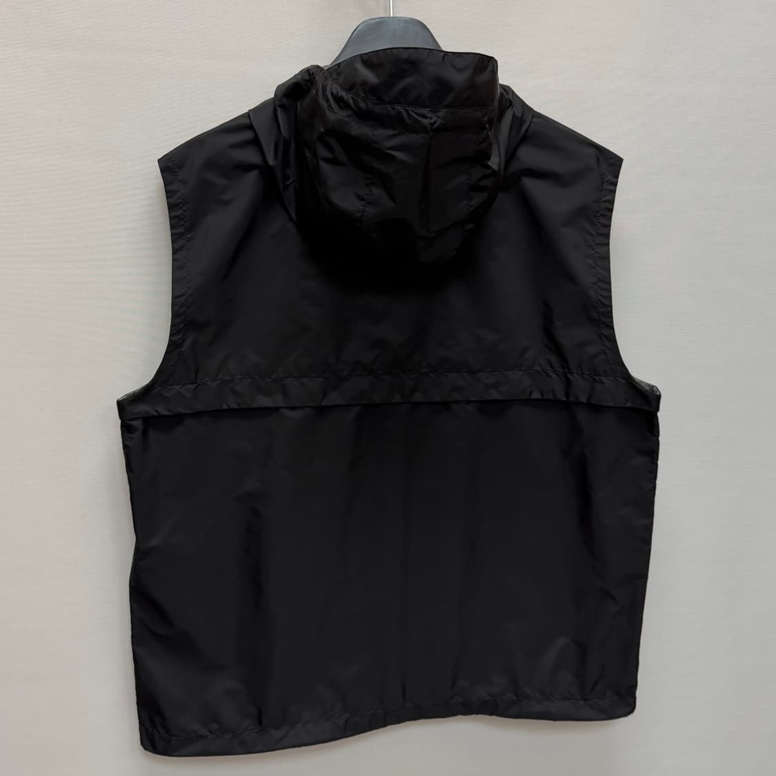 프라다 트라이앵글 로고 리나일론 조끼 (105)  상품이미지6