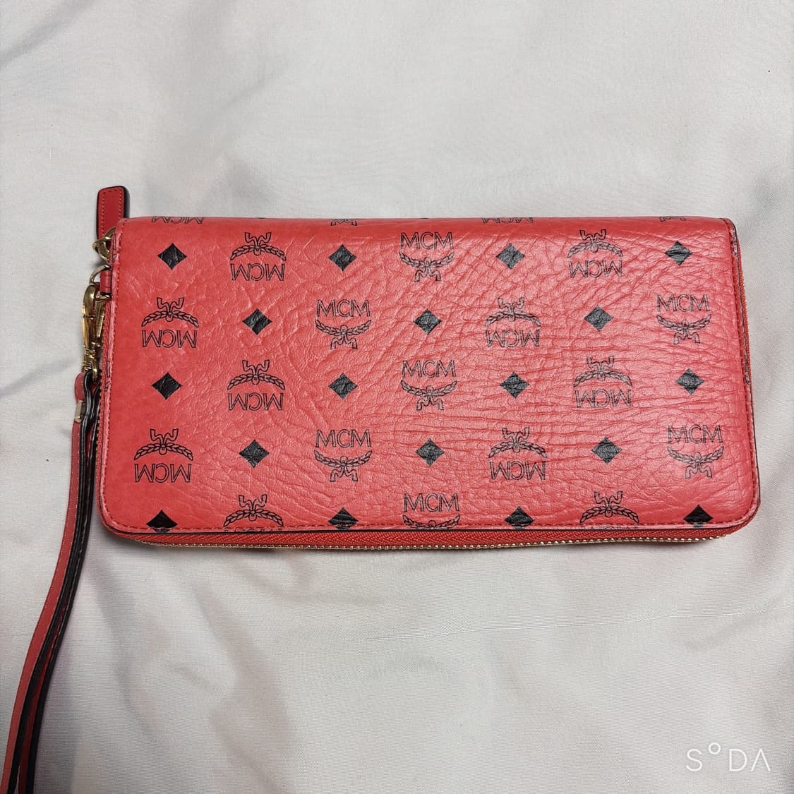 MCM 레드 패턴 장지갑 상품이미지2